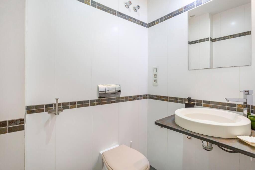 Marieta Apartment By The Castle With Ac Alicante Bagian luar foto